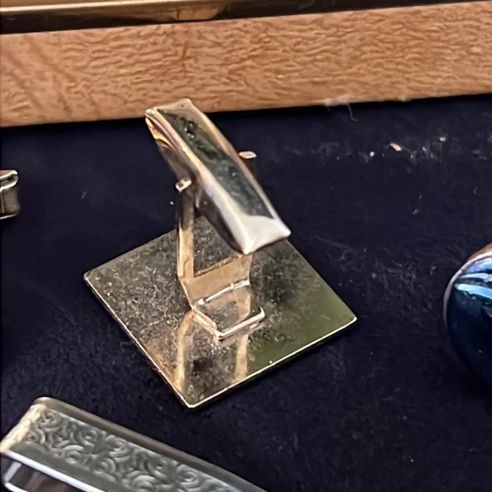 Lot Anson country club unmarked cufflinks & tie clips